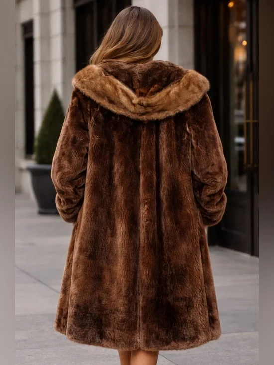 Real Fur Luxurious Vintage Fur Coat – Classic & Elegant - Picture 2 of 15